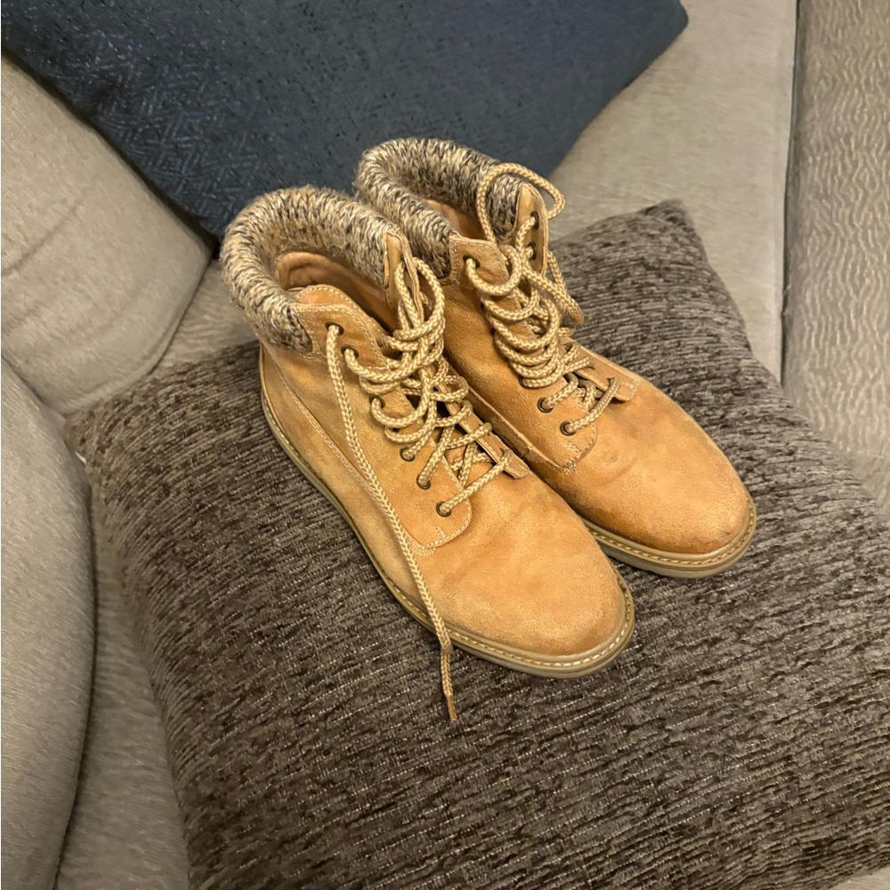 Sonoma Camel Ankle Boots with Cozy Fur Lining